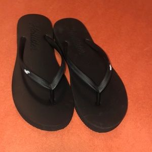Hollister black flip flops